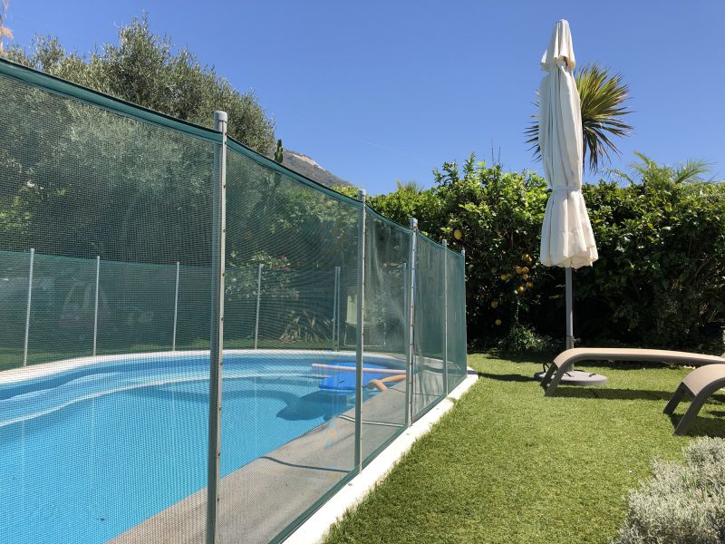 Pool Safety Fence Setup